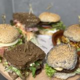 Bourgondische lunchproeverij, kies 3 verschillende mini broodjes/gerechtjes.